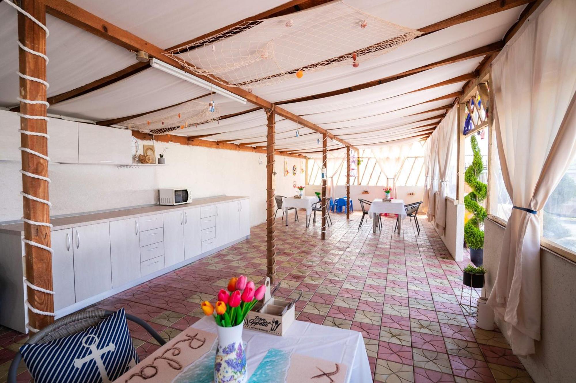 Hotel Casa Irina 2Mai à Două Mai Extérieur photo
