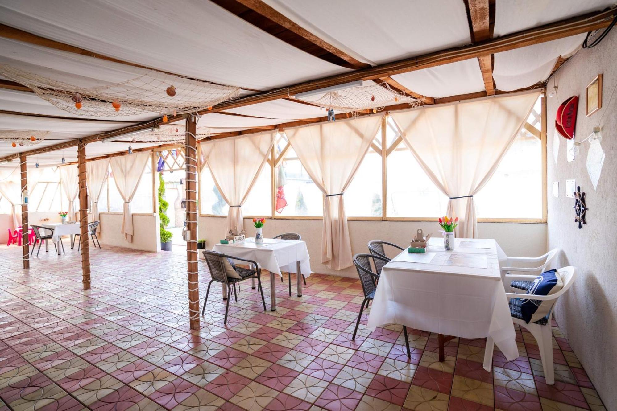 Hotel Casa Irina 2Mai à Două Mai Extérieur photo