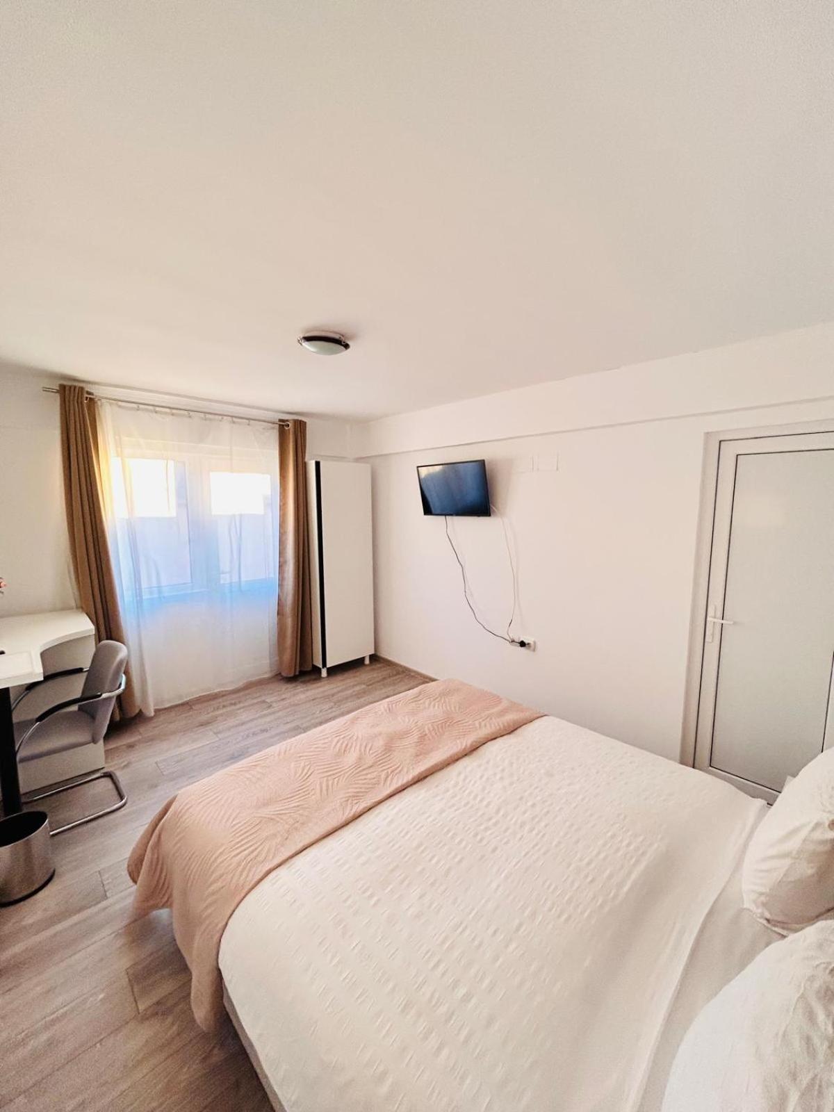 Hotel Casa Irina 2Mai à Două Mai Extérieur photo
