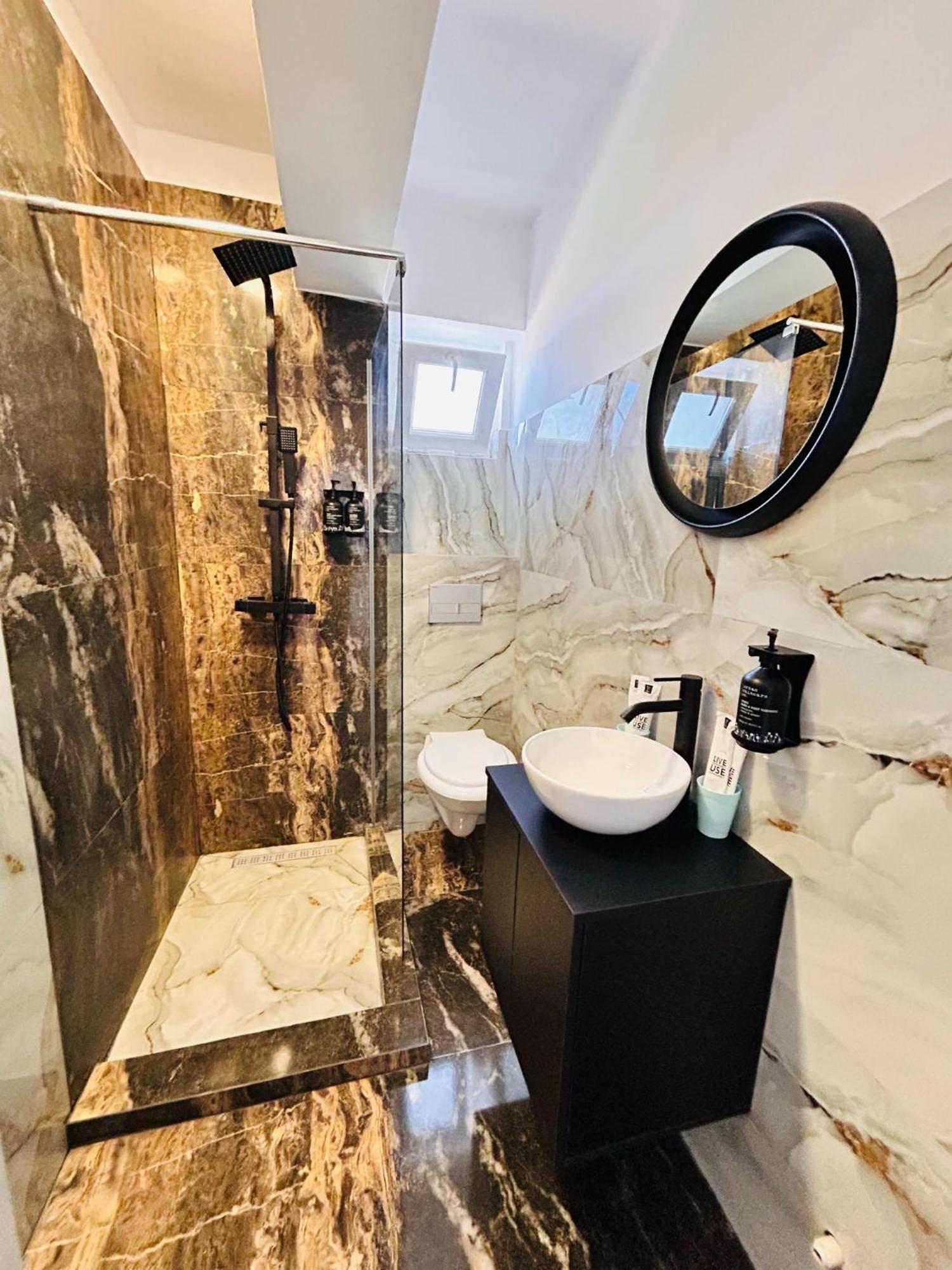 Hotel Casa Irina 2Mai à Două Mai Extérieur photo