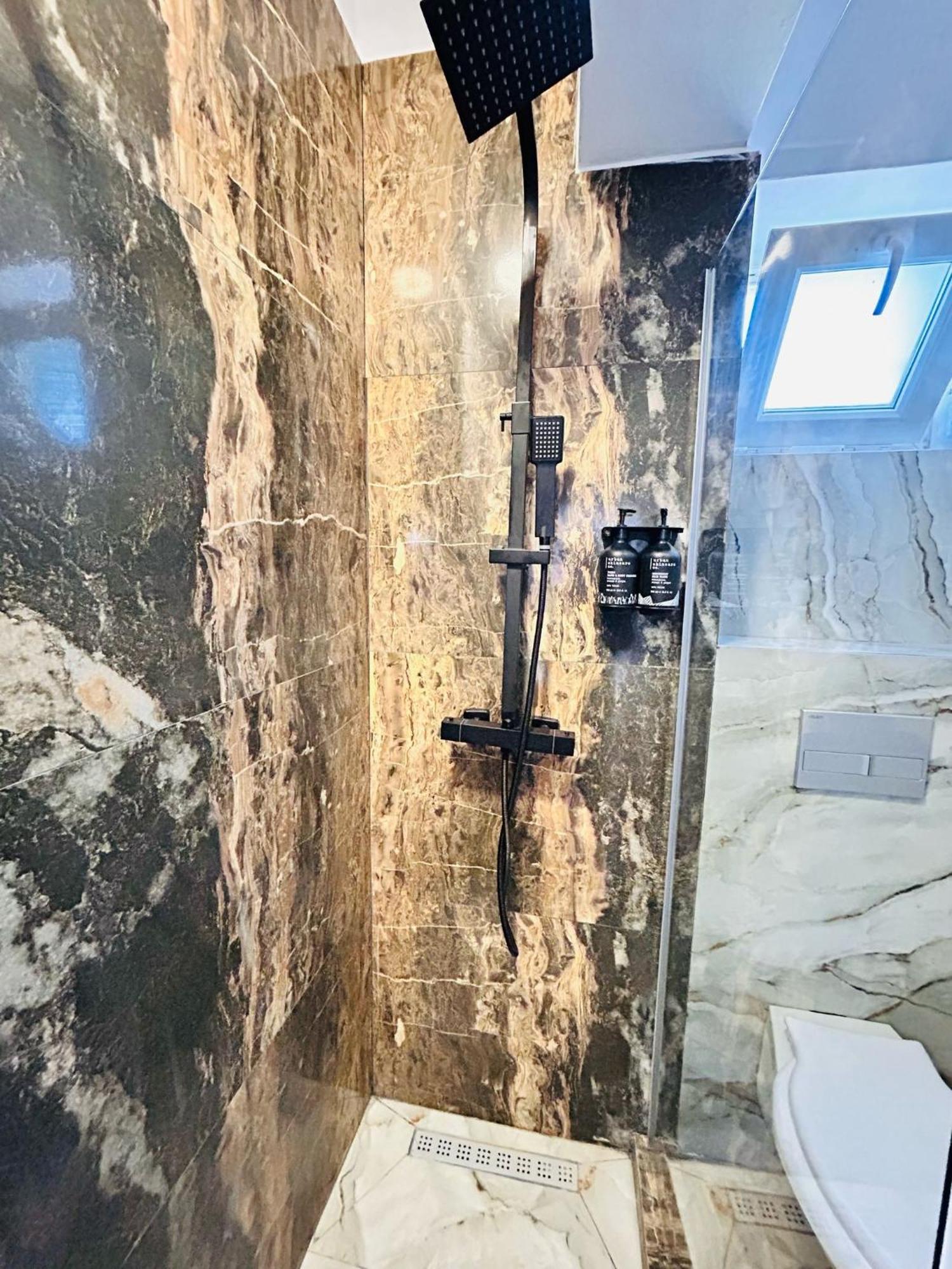 Hotel Casa Irina 2Mai à Două Mai Extérieur photo